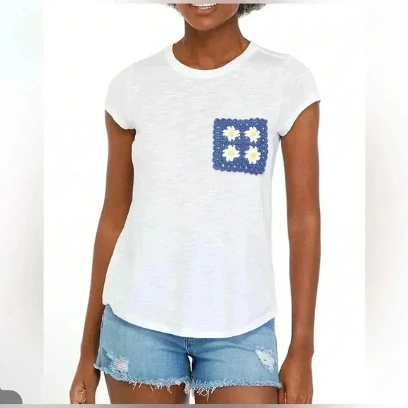Adorable Cupio Crochet Pocket Tee! Size L - Picture 2 of 9